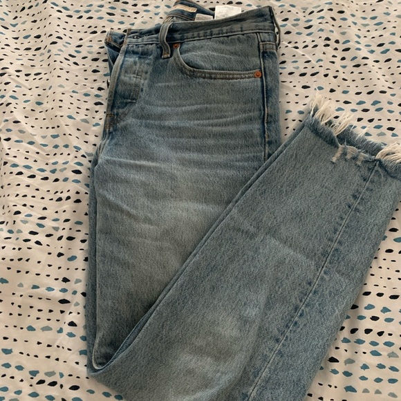 Levi's Denim - Levi’s high waisted wedgie size 27